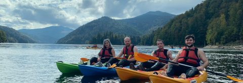 Kayaking pe Lacul Drăgan
